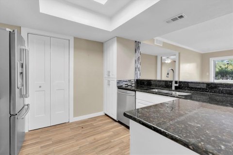 Condo in Tampa, Florida, 3 bedrooms  № 1885828 - photo 16