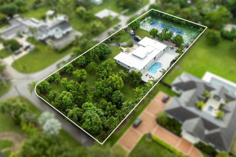 House in Miami, Florida 4 bedrooms, 214.51 sq.m. № 1895723 - photo 2