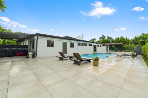 House in Miami, Florida 4 bedrooms, 214.51 sq.m. № 1895723 - photo 23