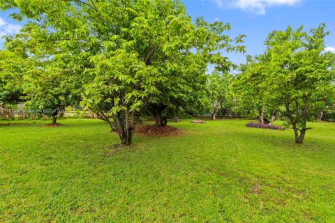 House in Miami, Florida 4 bedrooms, 214.51 sq.m. № 1895723 - photo 25