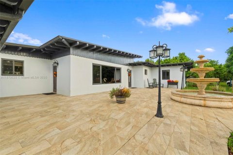 House in Miami, Florida 4 bedrooms, 214.51 sq.m. № 1895723 - photo 6