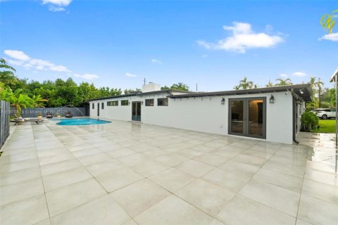 House in Miami, Florida 4 bedrooms, 214.51 sq.m. № 1895723 - photo 22
