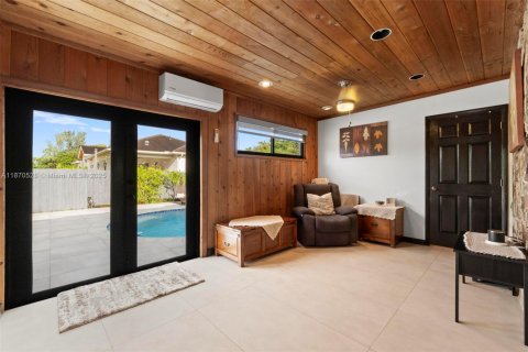 House in Miami, Florida 4 bedrooms, 214.51 sq.m. № 1895723 - photo 15