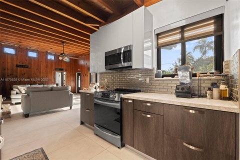 House in Miami, Florida 4 bedrooms, 214.51 sq.m. № 1895723 - photo 11