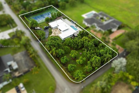 House in Miami, Florida 4 bedrooms, 214.51 sq.m. № 1895723 - photo 3
