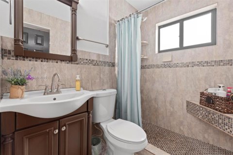 House in Miami, Florida 4 bedrooms, 214.51 sq.m. № 1895723 - photo 21