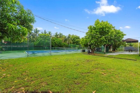 House in Miami, Florida 4 bedrooms, 214.51 sq.m. № 1895723 - photo 26