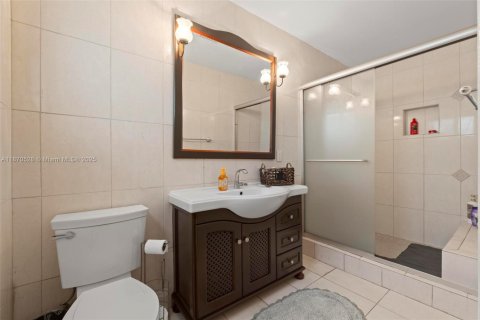 House in Miami, Florida 4 bedrooms, 214.51 sq.m. № 1895723 - photo 19
