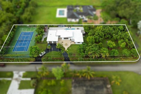 House in Miami, Florida 4 bedrooms, 214.51 sq.m. № 1895723 - photo 5