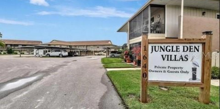 Condominio en Astor, Florida, 2 dormitorios № 1792753