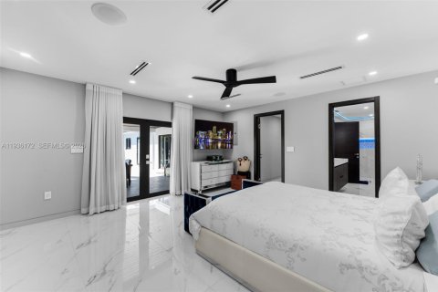 House in Miami, Florida 4 bedrooms, 186.18 sq.m. № 1995858 - photo 22