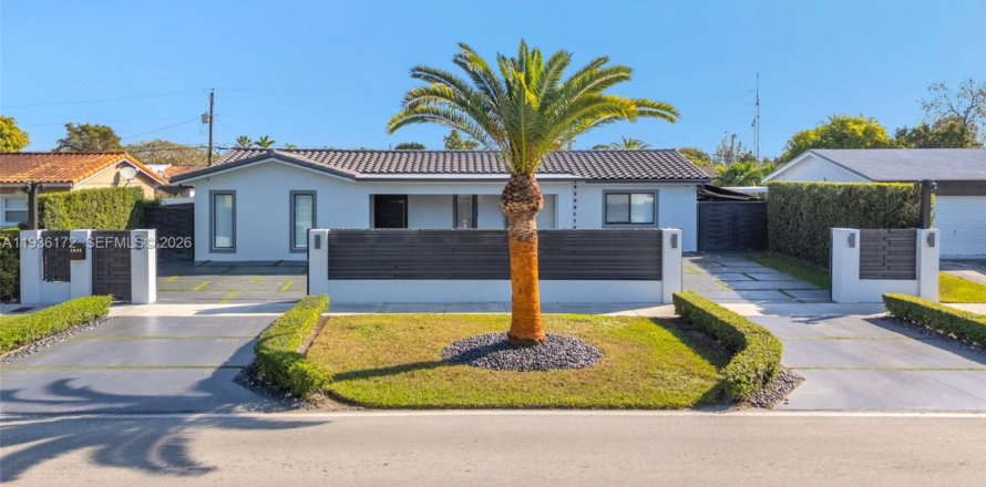 House in Miami, Florida 4 bedrooms, 186.18 sq.m. № 1995858