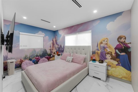 House in Miami, Florida 4 bedrooms, 186.18 sq.m. № 1995858 - photo 14