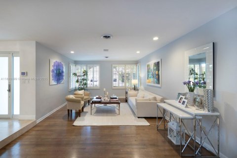 Casa en venta en Pinecrest, Florida, 4 dormitorios, 296.82 m2 № 1968384 - foto 5