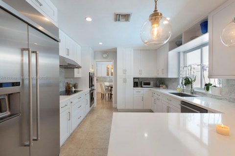 Casa en venta en Pinecrest, Florida, 4 dormitorios, 296.82 m2 № 1968384 - foto 12