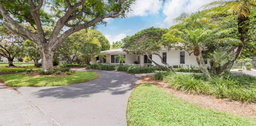 Casa en Pinecrest, Florida 4 dormitorios, 296.82 m2 № 1968384