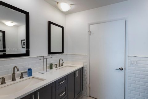 Casa en venta en Pinecrest, Florida, 4 dormitorios, 296.82 m2 № 1968384 - foto 22