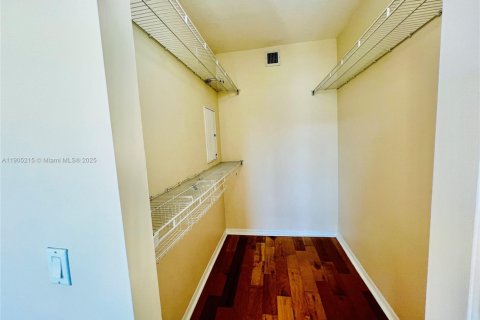 Condo in Fort Lauderdale, Florida, 3 bedrooms  № 2017279 - photo 30