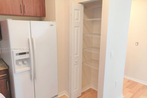 Condo in Fort Lauderdale, Florida, 3 bedrooms  № 2017279 - photo 10