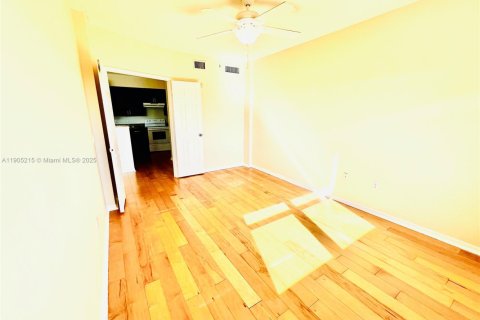 Condo in Fort Lauderdale, Florida, 3 bedrooms  № 2017279 - photo 23