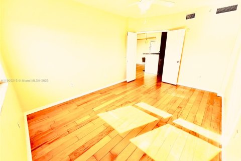 Condo in Fort Lauderdale, Florida, 3 bedrooms  № 2017279 - photo 21