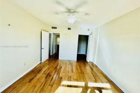 Condo in Fort Lauderdale, Florida, 3 bedrooms  № 2017279 - photo 28