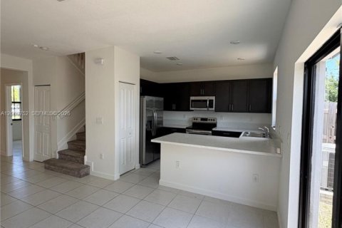 Casa en alquiler en Homestead, Florida, 4 dormitorios, 149.76 m2 № 2189100 - foto 9