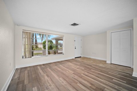 Villa ou maison à vendre à Port Richey, Floride: 3 chambres, 133.97 m2 № 2405582 - photo 4