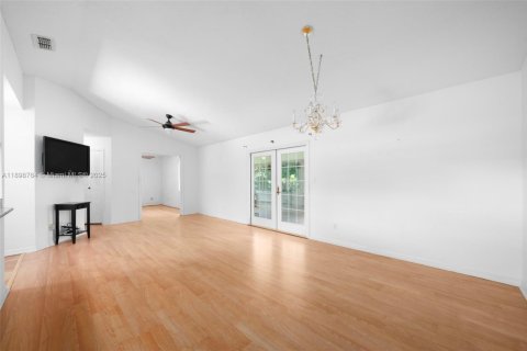 Casa en venta en Sebring, Florida, 3 dormitorios № 2035526 - foto 11