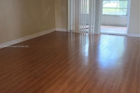 Condominio en venta en Margate, Florida, 1 dormitorio, 65.03 m2 № 1452808 - foto 3