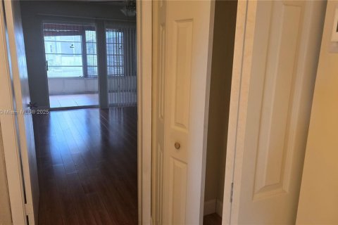 Condominio en venta en Margate, Florida, 1 dormitorio, 65.03 m2 № 1452808 - foto 9