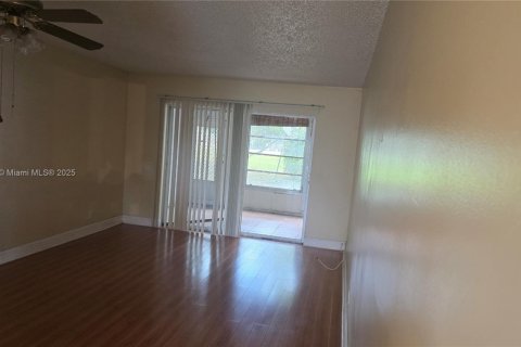 Condominio en venta en Margate, Florida, 1 dormitorio, 65.03 m2 № 1452808 - foto 4