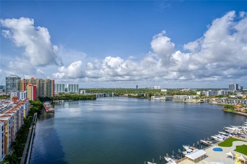 Condo in Sunny Isles Beach, Florida, 3 bedrooms № 2390107