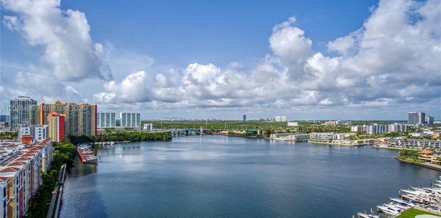 Condo in Sunny Isles Beach, Florida, 3 bedrooms  № 2390107