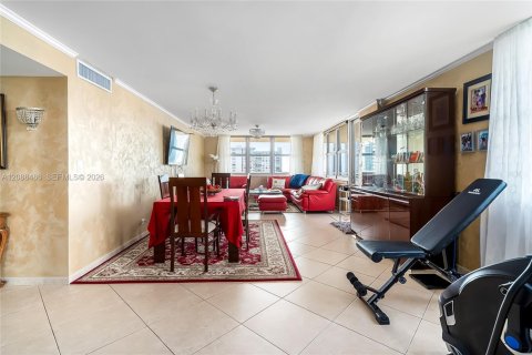 Condo in Sunny Isles Beach, Florida, 3 bedrooms  № 2390107 - photo 18