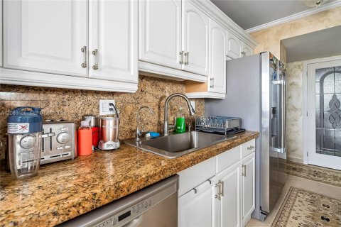 Condo in Sunny Isles Beach, Florida, 3 bedrooms  № 2390107 - photo 6