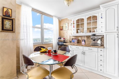 Condo in Sunny Isles Beach, Florida, 3 bedrooms  № 2390107 - photo 2