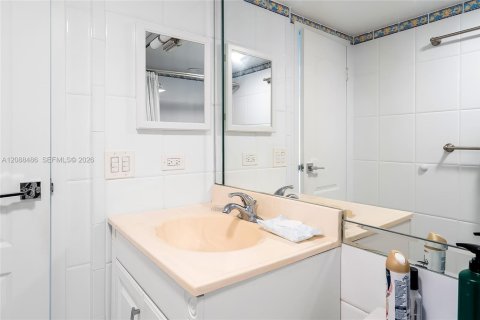 Condo in Sunny Isles Beach, Florida, 3 bedrooms  № 2390107 - photo 27