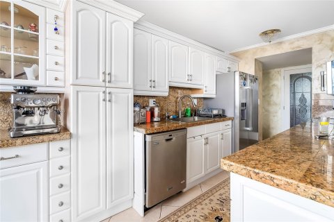 Condo in Sunny Isles Beach, Florida, 3 bedrooms  № 2390107 - photo 3