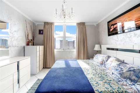 Condo in Sunny Isles Beach, Florida, 3 bedrooms  № 2390107 - photo 22