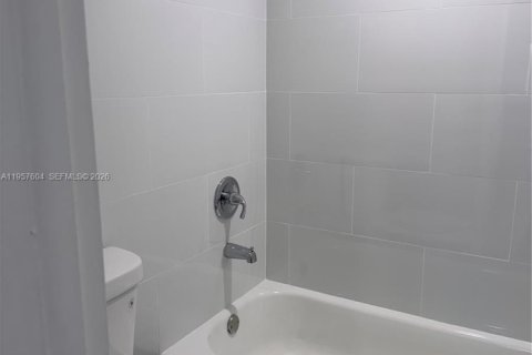 Copropriété à louer à Pompano Beach, Floride: 1 chambre, 75.25 m2 № 2011337 - photo 10