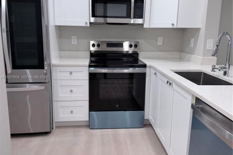 Copropriété à louer à Pompano Beach, Floride: 1 chambre, 75.25 m2 № 2011337 - photo 2