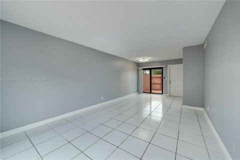Adosado en alquiler en Miami, Florida, 3 dormitorios, 137.68 m2 № 2076301 - foto 7