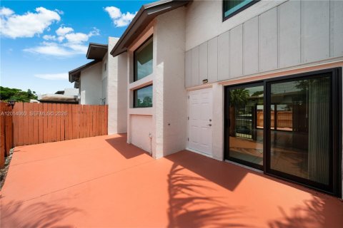Adosado en alquiler en Miami, Florida, 3 dormitorios, 137.68 m2 № 2076301 - foto 2