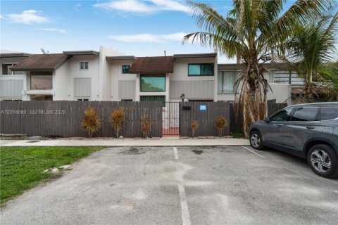 Adosado en alquiler en Miami, Florida, 3 dormitorios, 137.68 m2 № 2076301 - foto 5