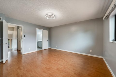 Adosado en alquiler en Miami, Florida, 3 dormitorios, 137.68 m2 № 2076301 - foto 19