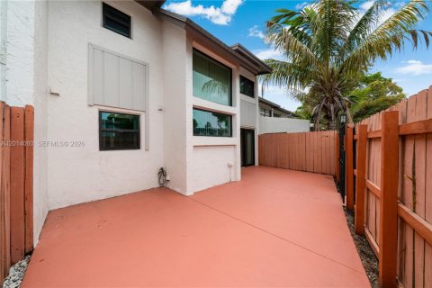 Townhouse in Miami, Florida 3 bedrooms, 137.68 sq.m. № 2076301