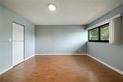 Adosado en alquiler en Miami, Florida, 3 dormitorios, 137.68 m2 № 2076301 - foto 17