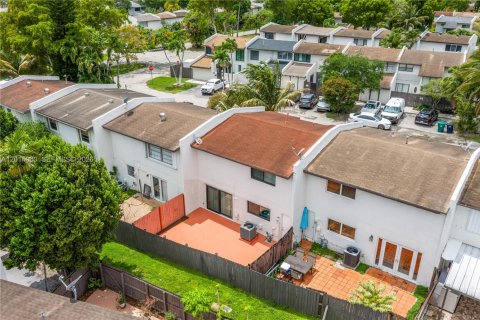 Adosado en alquiler en Miami, Florida, 3 dormitorios, 137.68 m2 № 2076301 - foto 26