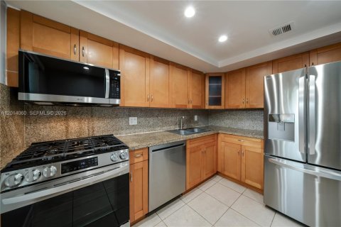 Adosado en alquiler en Miami, Florida, 3 dormitorios, 137.68 m2 № 2076301 - foto 11